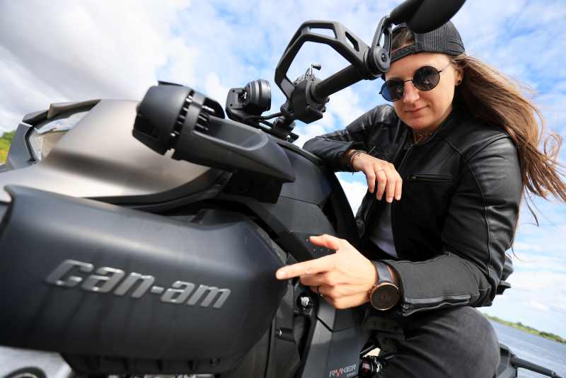 Speed Ladies sprawdzają motocykle na trzech kołach