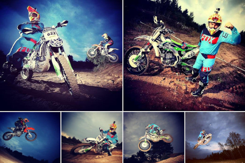 kolarz zdjęc przedstawiający Motocross. Motocyklista ubrany w odzież FOX