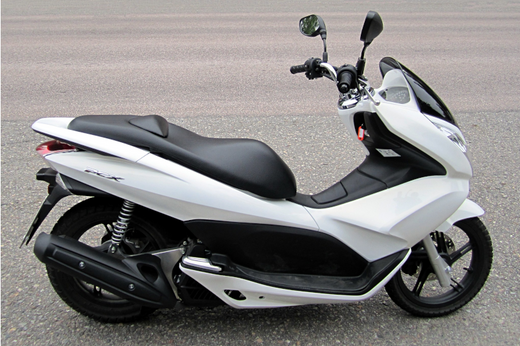 honda PCX 125 widziana z boku