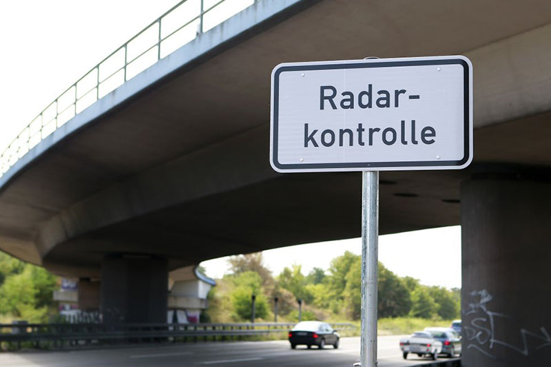 znak kontrola radarowa po niemiecku