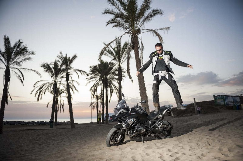 motocyklista i jego motocykl BMW 1200 GS