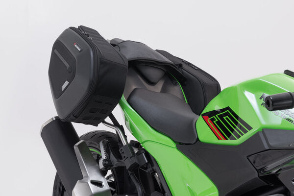 ZESTAW SAKW BOCZNYCH PRO BLAZE H I STELAŻY SW-MOTECH KAWASAKI NINJA 500 SE, Z500 (23-) BLACK 5
