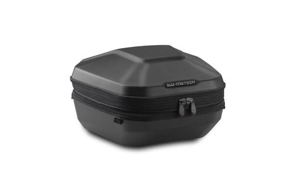 ZESTAW KUFRA CENTRALNEGO URBAN ABS SW-MOTECH SUZUKI GSX-8S (22-) BLACK 1