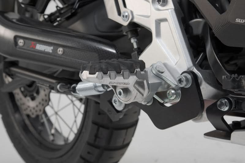 PODNÓŻKI EVO SW-MOTECH YAMAHA TENERE 700 (19-) BLACK/SILVER 1