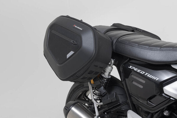 ZESTAW SAKW PRO BLAZE H I STELAŻY SW-MOTECH TRIUMPH MODELS. BLACK 5