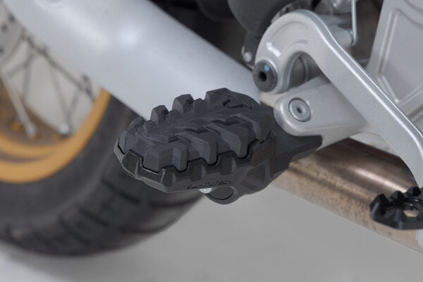 PODNÓŻKI EVO SW-MOTECH APRILIA TUAREG 660 RALLY (24-) BLACK 9