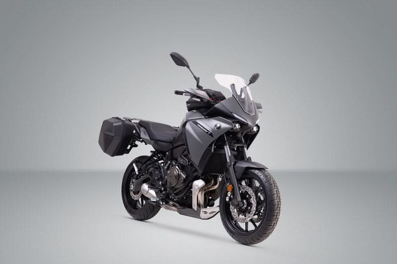 ZESTAW KUFRÓW BOCZNYCH URBAN ABS I STELAŻY SW-MOTECH YAMAHA TRACER 7 (16-) BLACK 2X16,5L 1