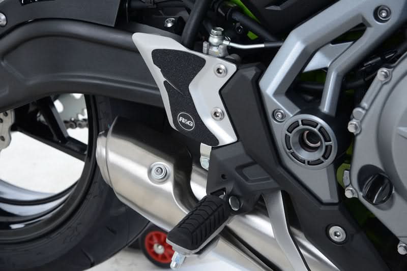 OSŁONA WAHACZA RG RACING KAWASAKI Z 650, NINJA 650 17-, 2 CZĘŚCI BLACK 1