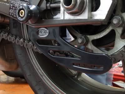 OSŁONA ŁAŃCUCHA RG RACING R6 03-05/675 DAYTONA 06-12/STREET TRIPLE 07-12 BLACK 1