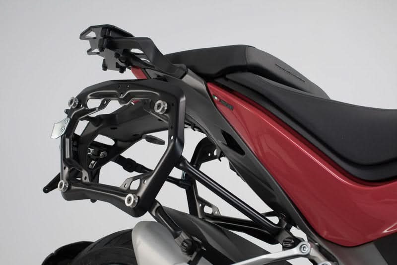 ZESTAW KUFRÓW BOCZNYCH TRAX ADV I STELAŻY SW-MOTECH DUCATI MULTISTRADA 1260 (17-) SILVER 45/45 L 5