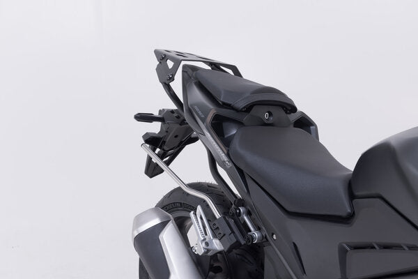 STELAŻ STREET-RACK POD PŁYTĘ MONTAŻOWĄ KUFRA SW-MOTECH HONDA CB500 HORNET (23-), CBR500R (23-) BLACK 3