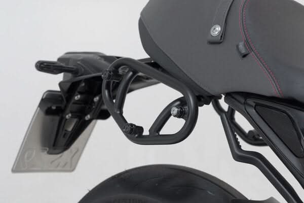 ZESTAW KUFRÓW BOCZNYCH URBAN ABS I STELAŻY SW-MOTECH YAMAHA XSR900 (21-) BLACK 2X16,5L 5