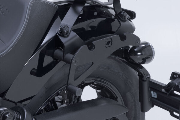 ZESTAW SAKW I STELAŻY LEGEND GEAR SW-MOTECH LH1/LH1 2X 19,5 L. INDIAN SCOUT-MODELLE (24-) 5