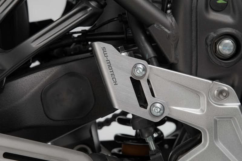 OSŁONA POMPY HAMULCOWEJ SW-MOTECH YAMAHA TENERE 700 (19-) SILVER 1