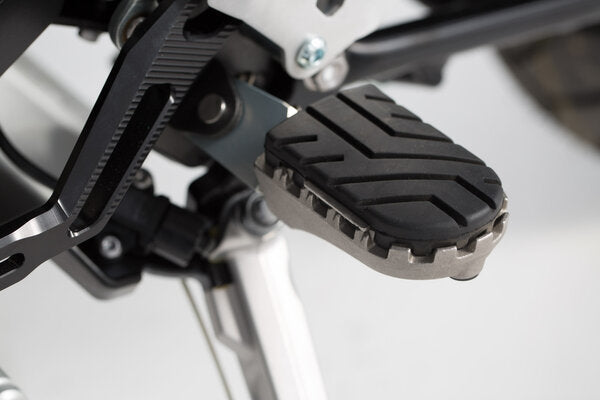 PODNÓŻKI ION SW-MOTECH TRIUMPH TIGER 800/ 900/ 1200, SCRAM 1200. BLACK 1