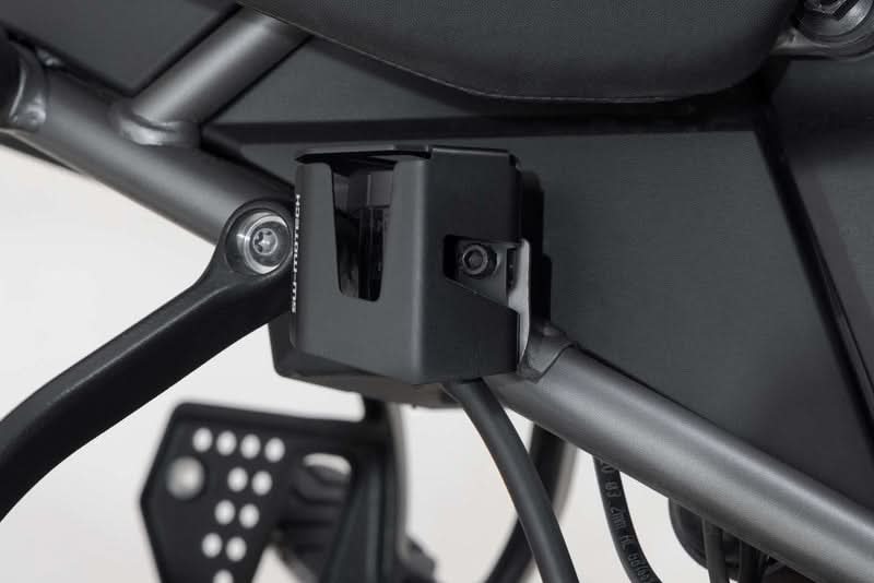 OSŁONA ZBIORNIKA PŁYNU HAMULCOWEGO SW-MOTECH HARLEY-DAVIDSON PAN AMERICA (21-) BLACK 1
