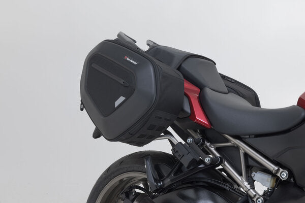 ZESTAW SAKW PRO BLAZE H I STELAŻY SW-MOTECH SUZUKI GSX-S 1000 GT (21-) BLACK 5