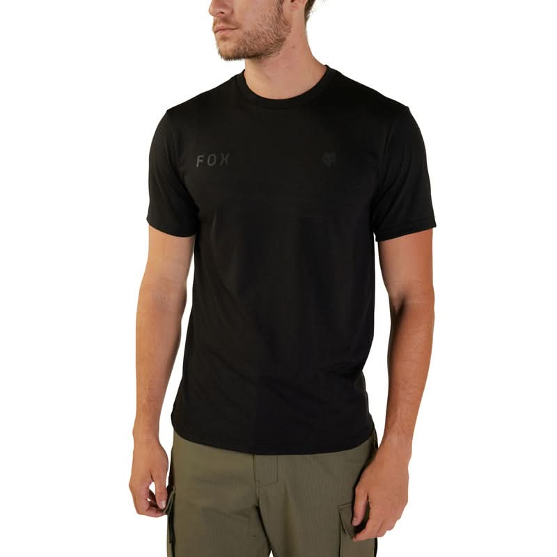 T-Shirt Fox Wordmark Tech Black 3 289670_ZAL654573.jpg