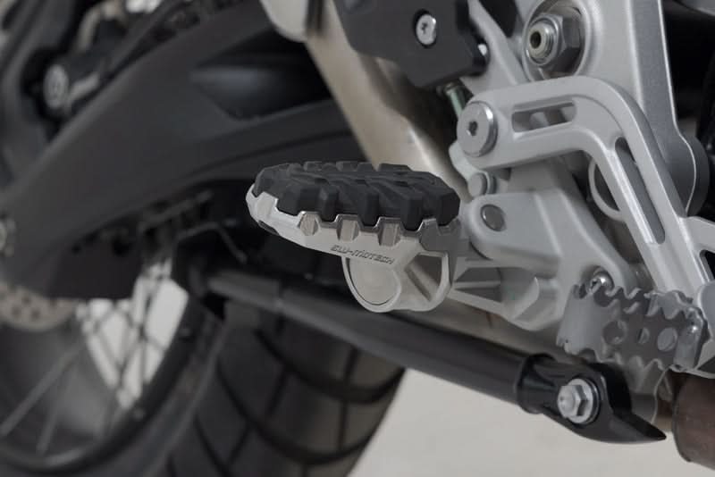 PODNÓŻKI EVO SW-MOTECH TRIUMPH TIGER 1200 MODELS (22-) BLACK 1