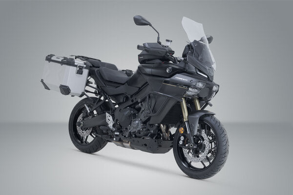 ZESTAW KUFRA CENTRALNEGO TRAX ADV SW-MOTECH PLATEADO. 45/45 L. YAMAHA TRACER 9/GT/GT+ (24-) 3