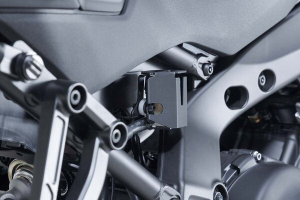 OSŁONA ZBIORNIKA PŁYNU HAMULCOWEGO SW-MOTECH YAMAHA TRACER 9 GT GT+ (24-) BLACK 9