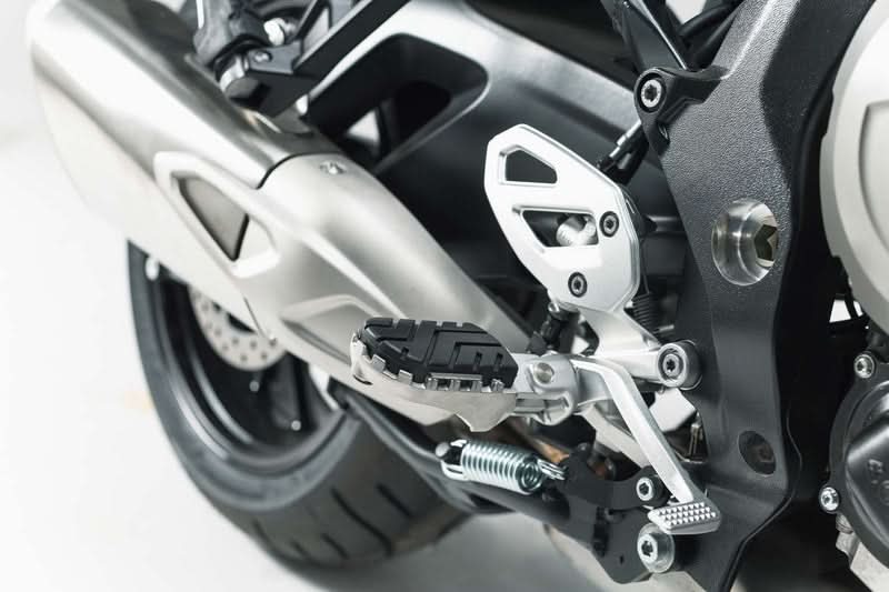PODNÓŻKI ION SW-MOTECH BMW S 1000 XR (15-19) F 750/850 GS (17-) SILVER 3