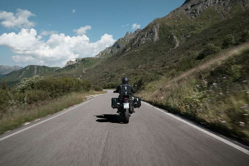 KUFER CENTRALNY SW-MOTECH TRAX ION APRILIA TUAREG 660 (21-) BLACK 3
