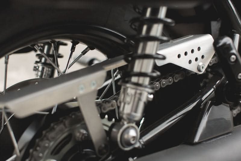 OSŁONA ŁAŃCUCHA SW-MOTECH TRIUMPH MODELS SILVER 1